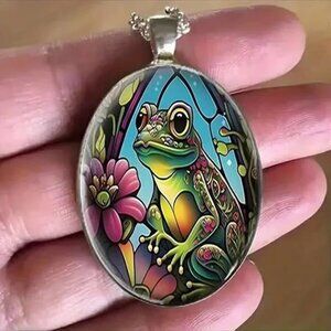 Silver Oval Shaped FROG Pendant Necklace